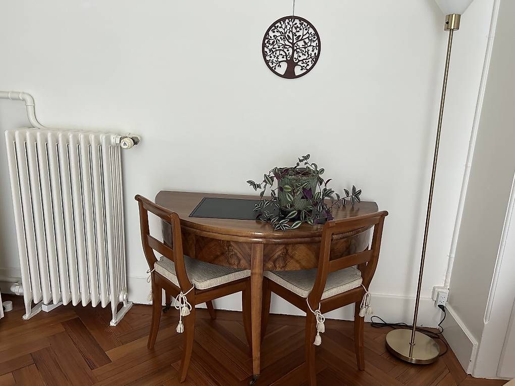Set di tavolo e panche: Table demi-lune et 2 chaises assorties – Usato da Lausanne venduto da eve_p7z6