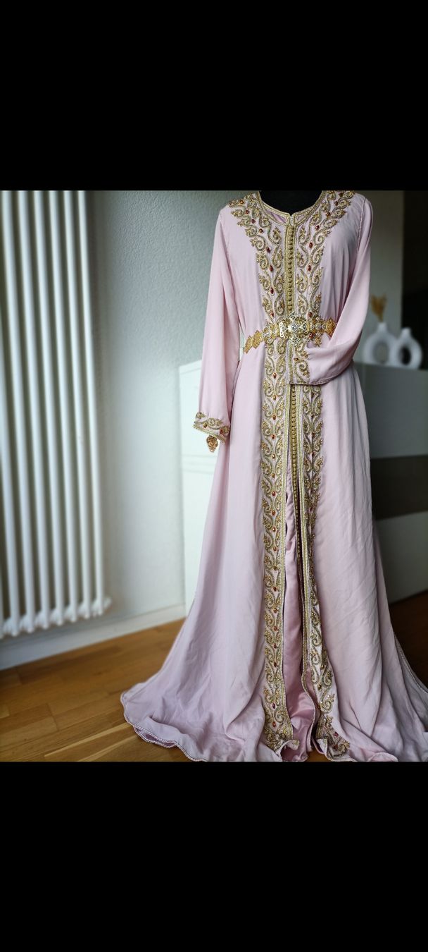 Vestiti: Caftan rose poudré brodé or - Élégance et tradition!  – Nuovo e nell'imballaggio originale da La Chaux-de-Fonds venduto da Luxary.25cachmirepro 5