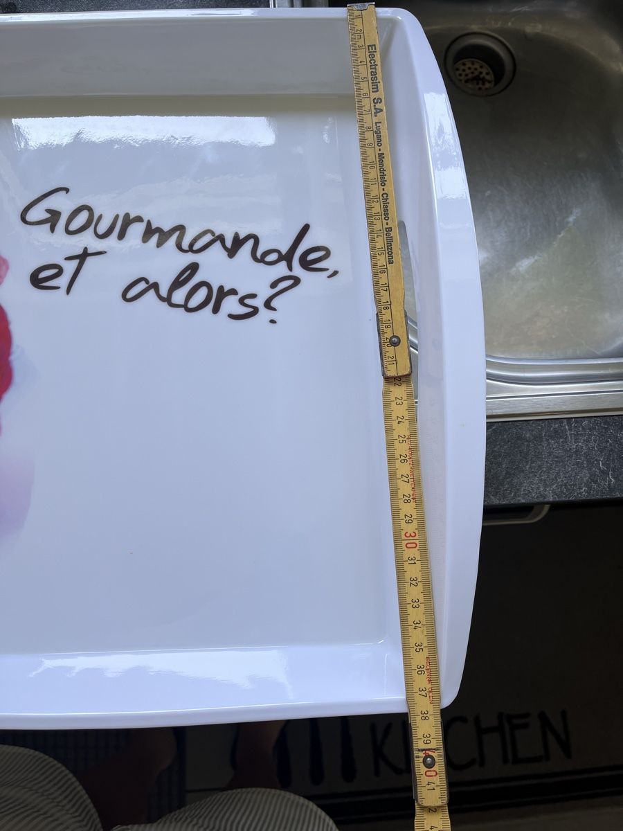 Piatti di portata: Serviertablett mit Macaron-Print und Spruch, neuwertig – Nuovo (secondo la descrizione) da Balerna venduto da lillisfashion 2