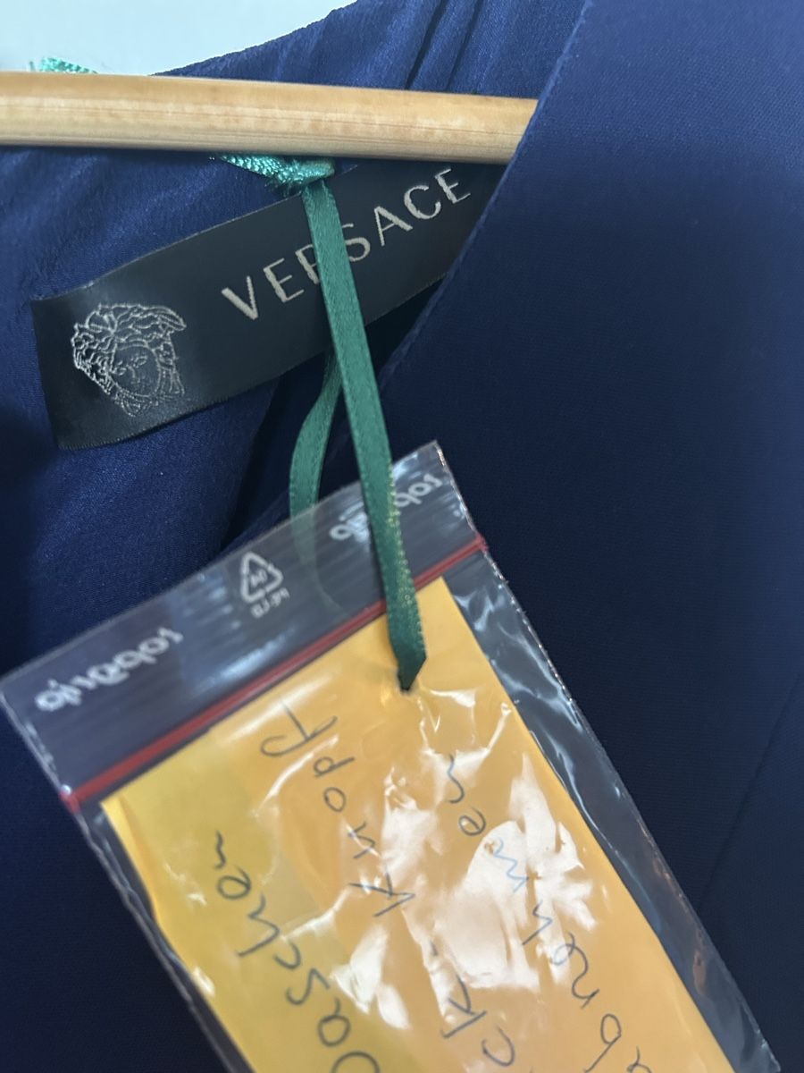 Versace Vestiti: Gianni Versace   ärmelloses Vintage-Etui- oder Shiftkleid – Nuovo (secondo la descrizione) da Zürich venduto da ori_9dcy 1