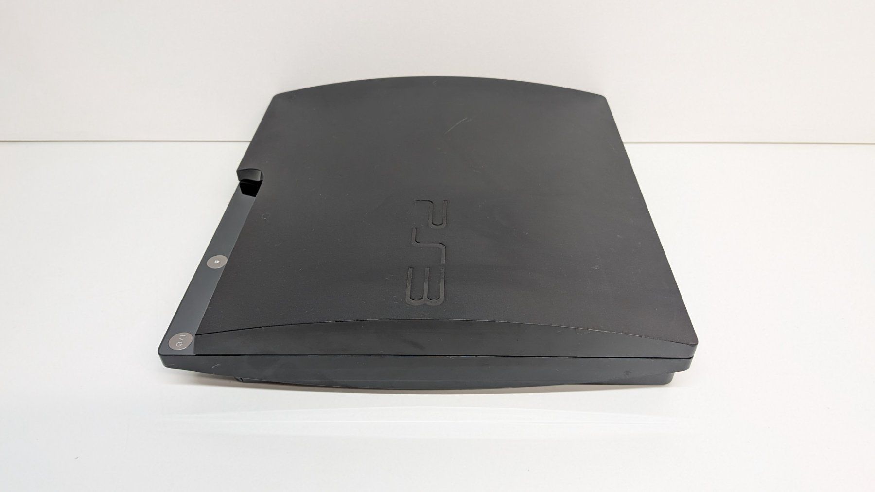 Sony Console: PlayStation 3 Slim mit 2 Controller – Usato da Menziken venduto da mame18 6