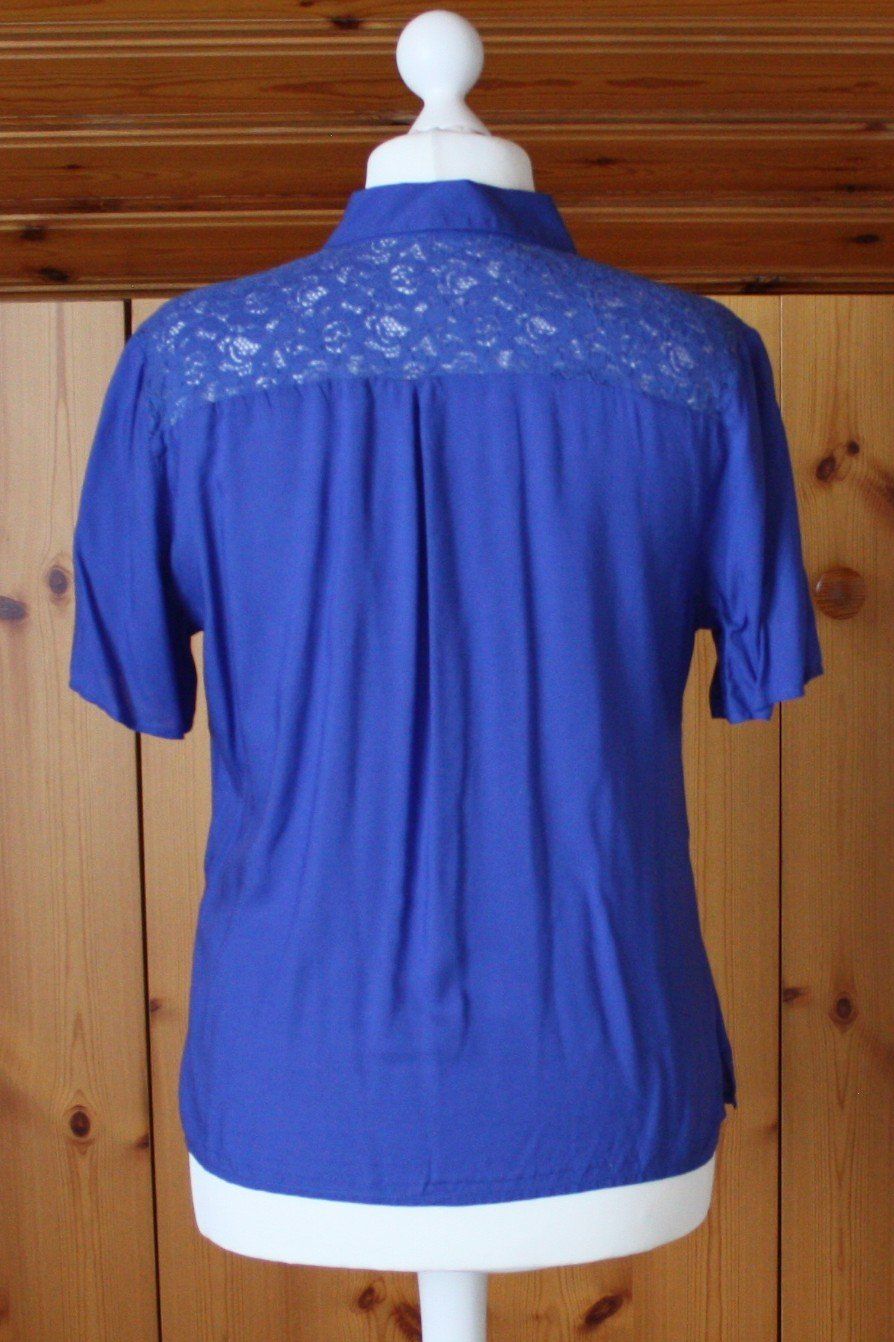 Camicette: Bluse Kurzarm CH. VÖGELE blau Gr. L – Usato da Flüelen venduto da Diversicum-Curvy 5