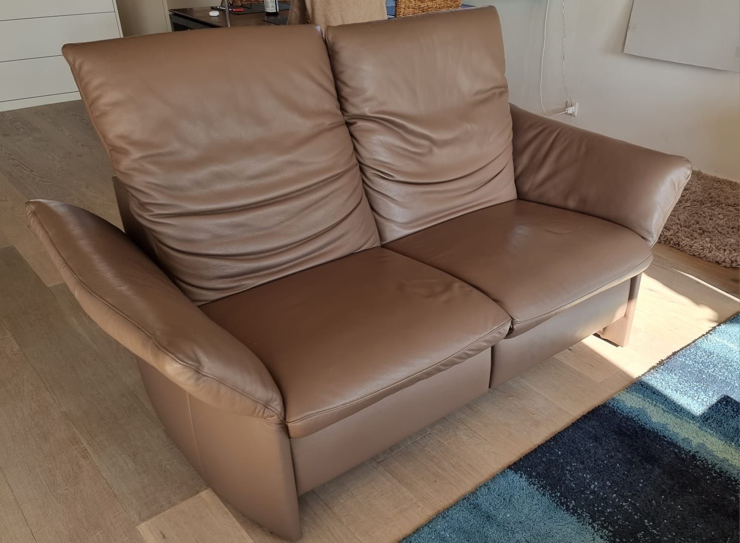 Sofas: Zwei Gemütliche 2- Sitzer Sofas, super Leder, Farbe: Taupe – Gebraucht aus Islisberg von Nmoving 8