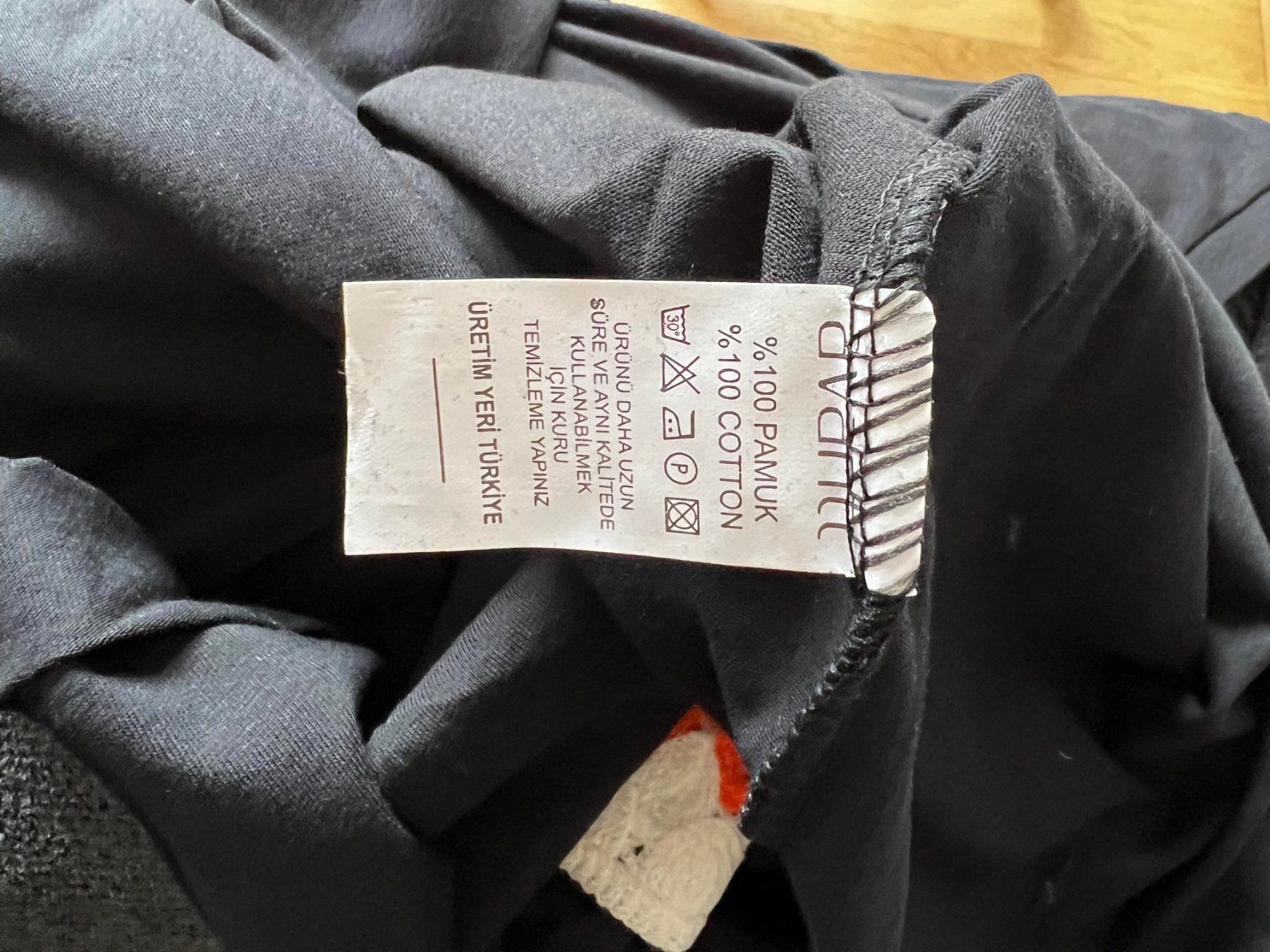 T-shirts: Neues T-Shirt M 100%Cotton – Neuf avec emballage d'origine à Riehen par edu_92w7 7