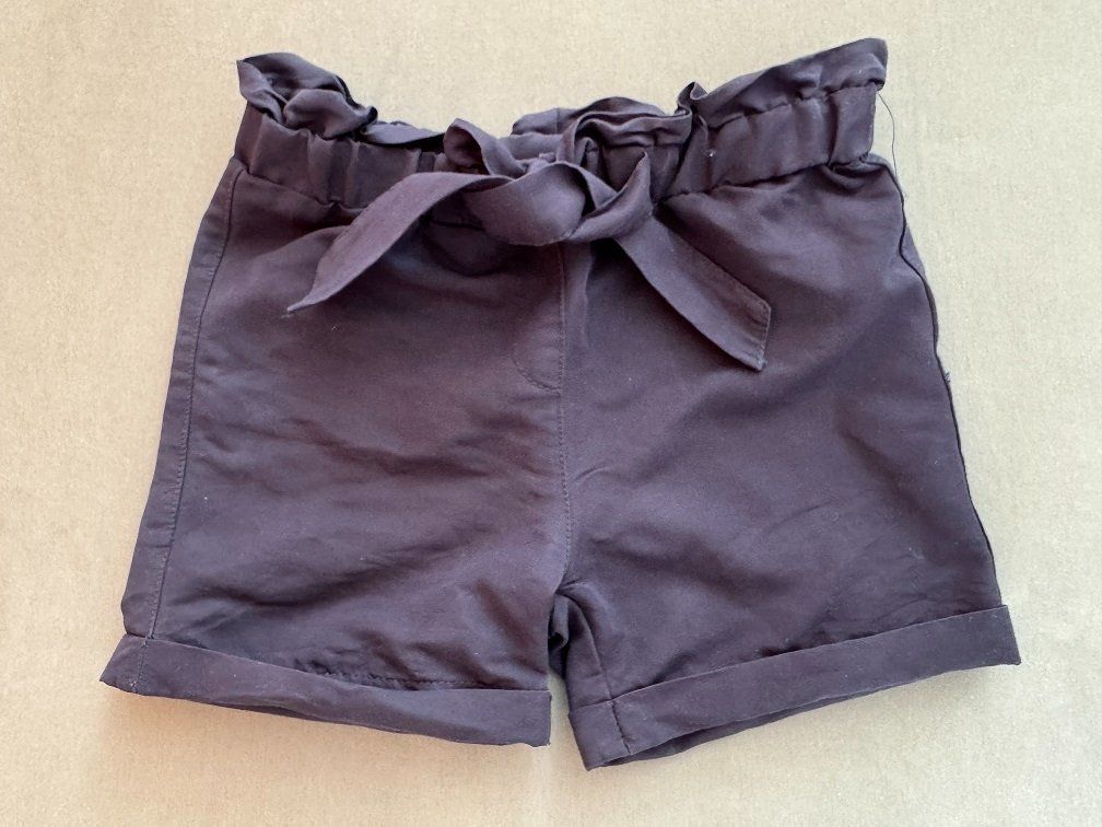 Pantaloni: Elegante dunkelblaue Shorts, Gr. 110 – Usato da Horgen venduto da Feli39