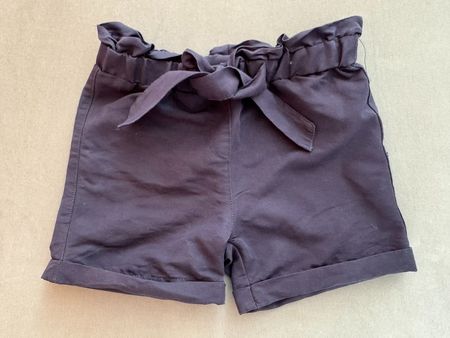 Elegante dunkelblaue Shorts, Gr. 110