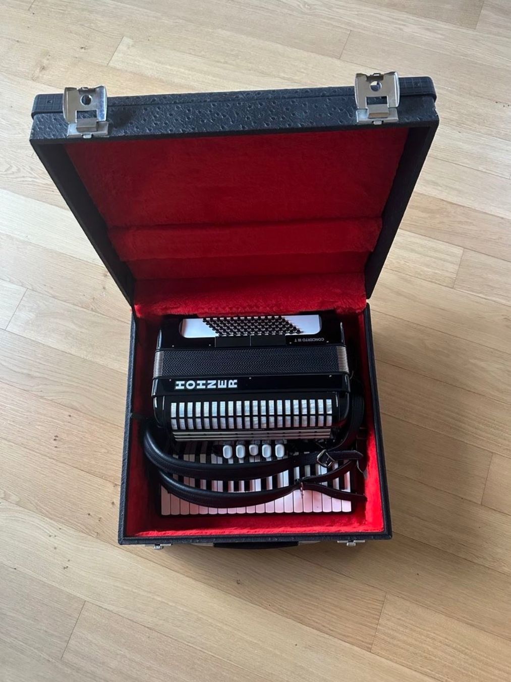 Hohner Strumenti musicali: Akkordeon Hohner Concerto III – Usato da Wolfhausen venduto da lunaire01 1