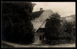 Foto-AK Hasle, Wohnhaus mit teilerneuertem Dach