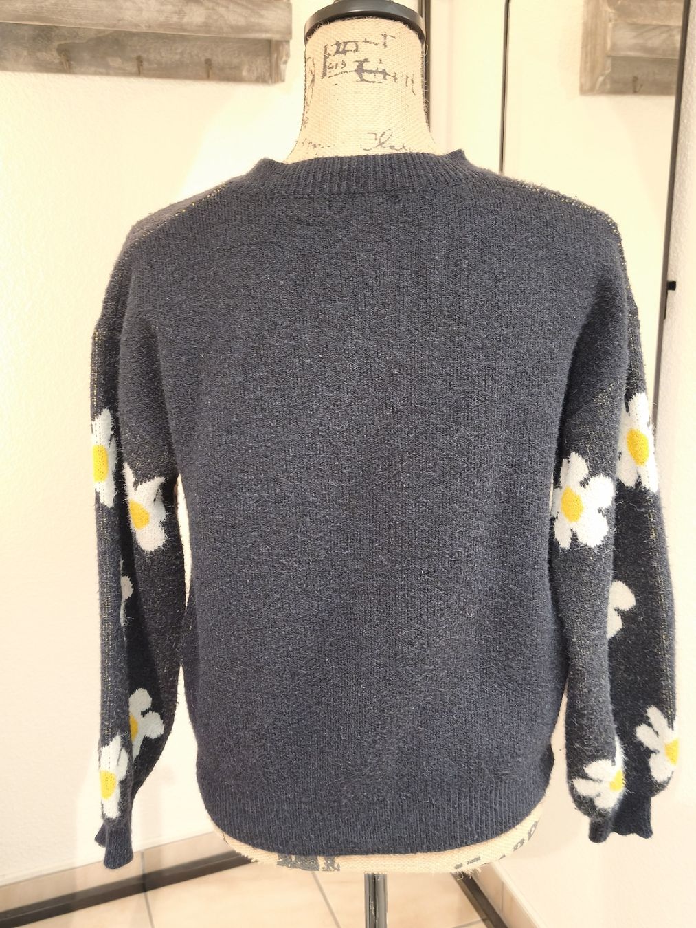 Shein Maglioni & Felpe: Shein Pullover schwarz mit Blumenmuster Grösse S neu – Nuovo (secondo la descrizione) da Emmetten venduto da SecondhandSiska 2