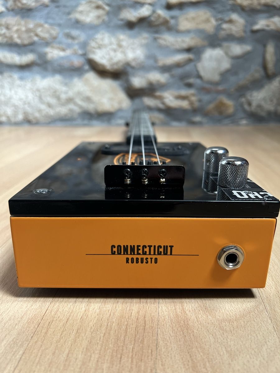 Strumenti musicali: Cigar Box Guitar – Nuovo (secondo la descrizione) da Corcelles NE venduto da Yabo 2