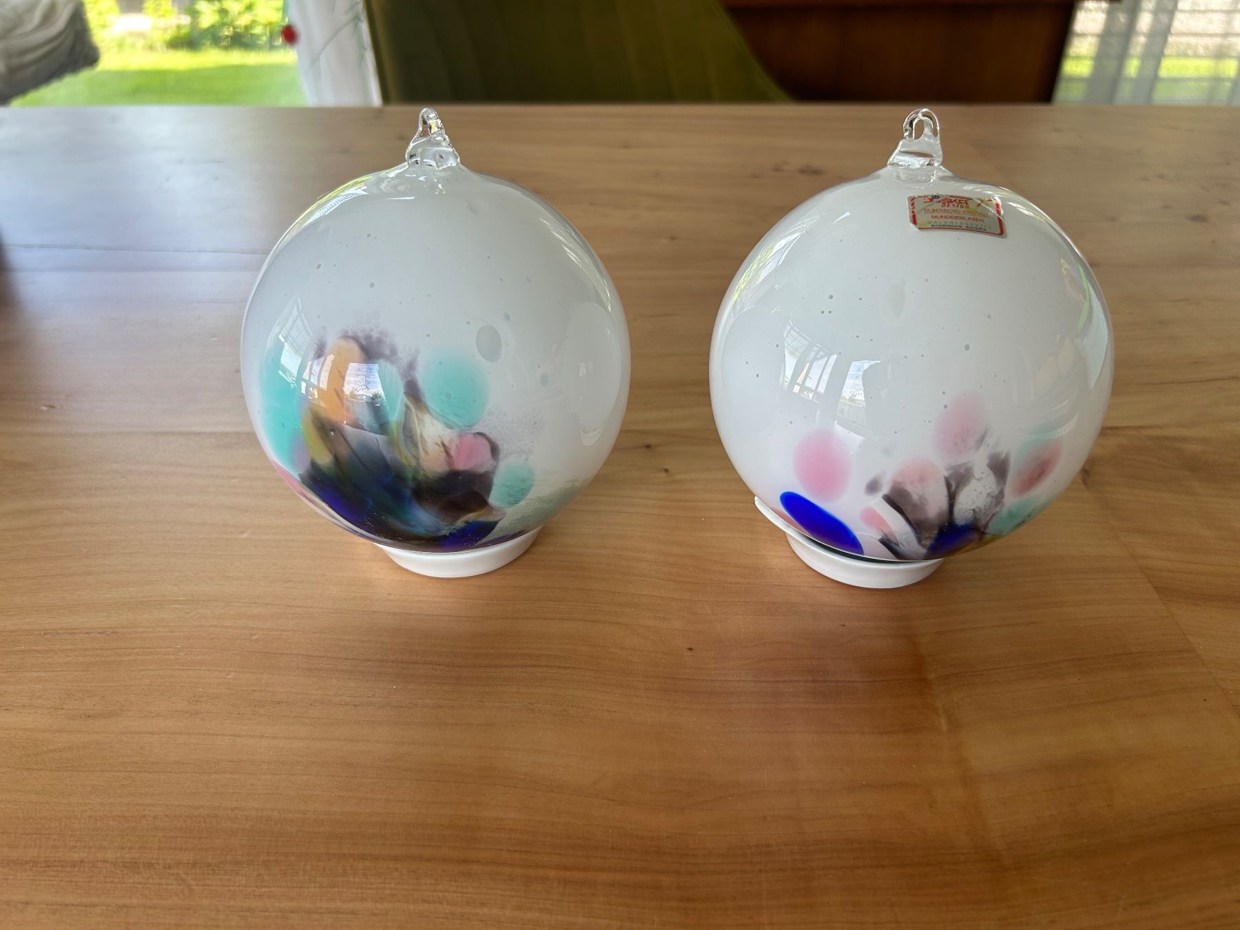Tutte le decorazioni: 2 Glas Kugeln Handgeblasen Weiss/Bunt – Usato da Kaltbrunn venduto da lagone1 1