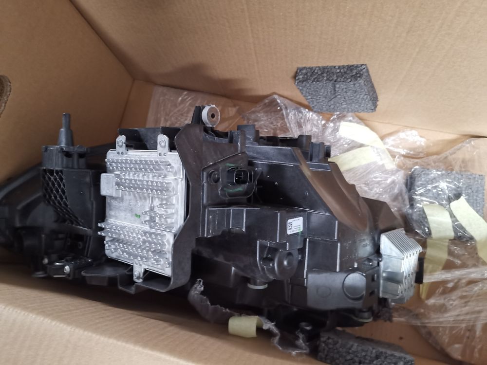 BMW Tutti pezzi di ricambio auto: BMW Scheinwerfer links G42 – Usato da Wilen b. Wil venduto da DasHirn 1