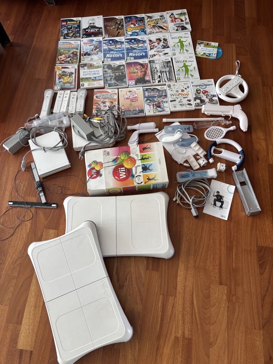 Nintendo Console: 2 Nintendo Wii Konsolen Sets – Usato da Otelfingen venduto da Yasi0