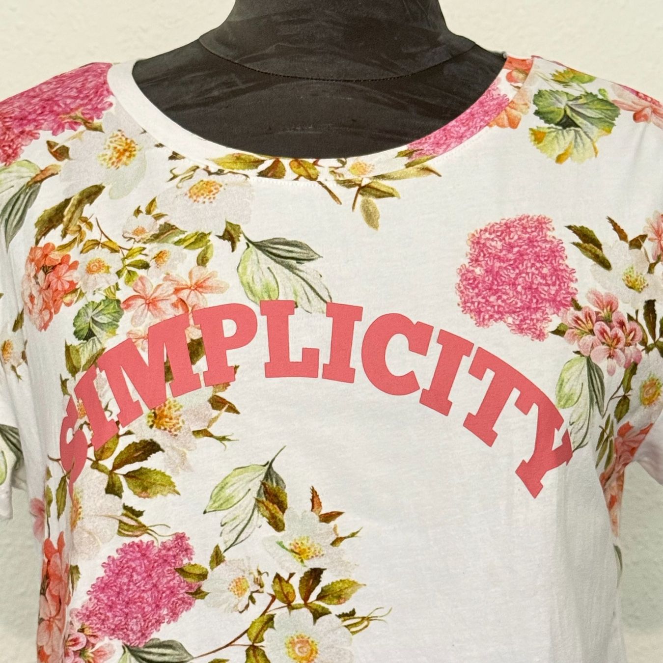 C&A T-shirt: T-shirt crop floral Clockhouse "Simplicity" – Usato da Thônex venduto da Suisse.Shopping 2