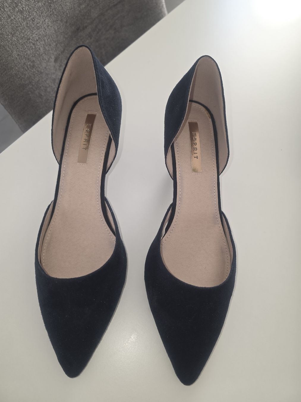 Esprit Scarpe da donna: Esprit - Escarpins élégants en daim bleu marine, taille 36 – Usato da Tecknau venduto da Anadias