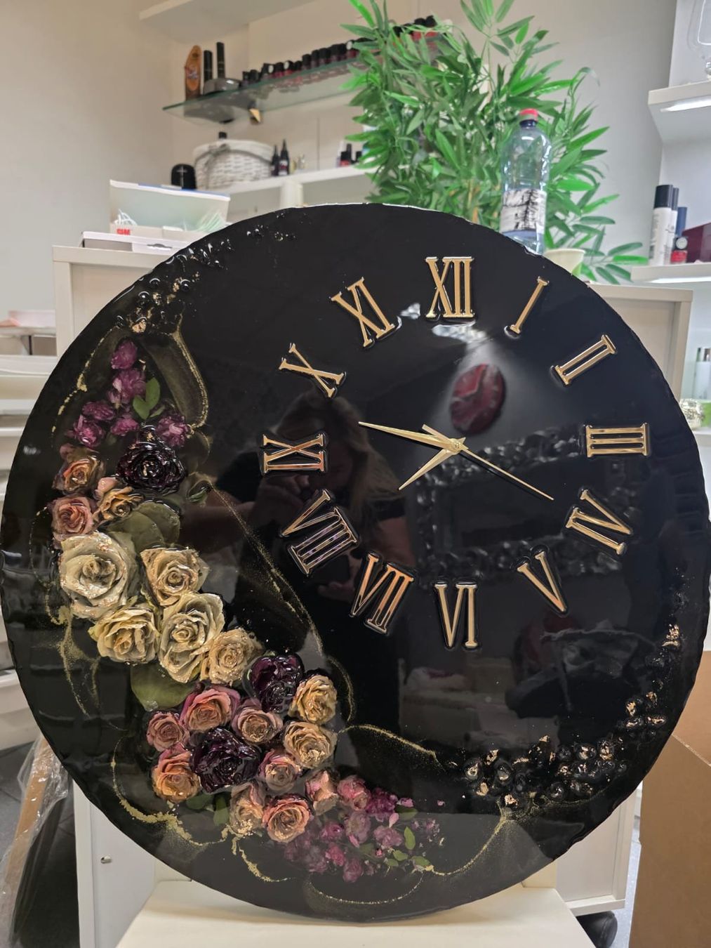 Tutte le decorazioni: Handgemachte Epoxy Wanduhr mit Rosen - Durchmesser 60cm – Usato da kloten venduto da Docsgirl 2