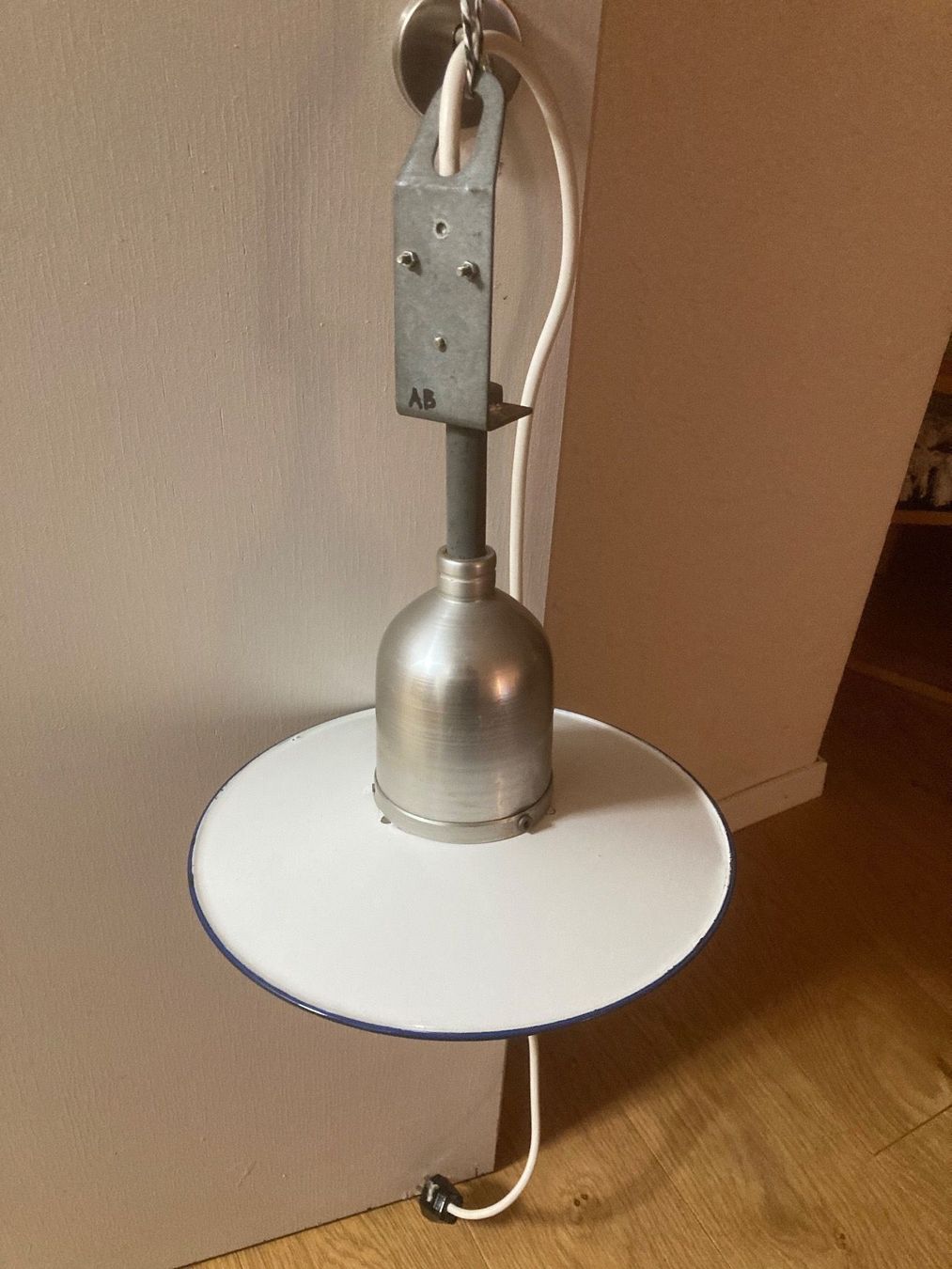&Tradition Lampade: Hängelampe, Emailleschirm – Usato da Neftenbach venduto da 889095 4