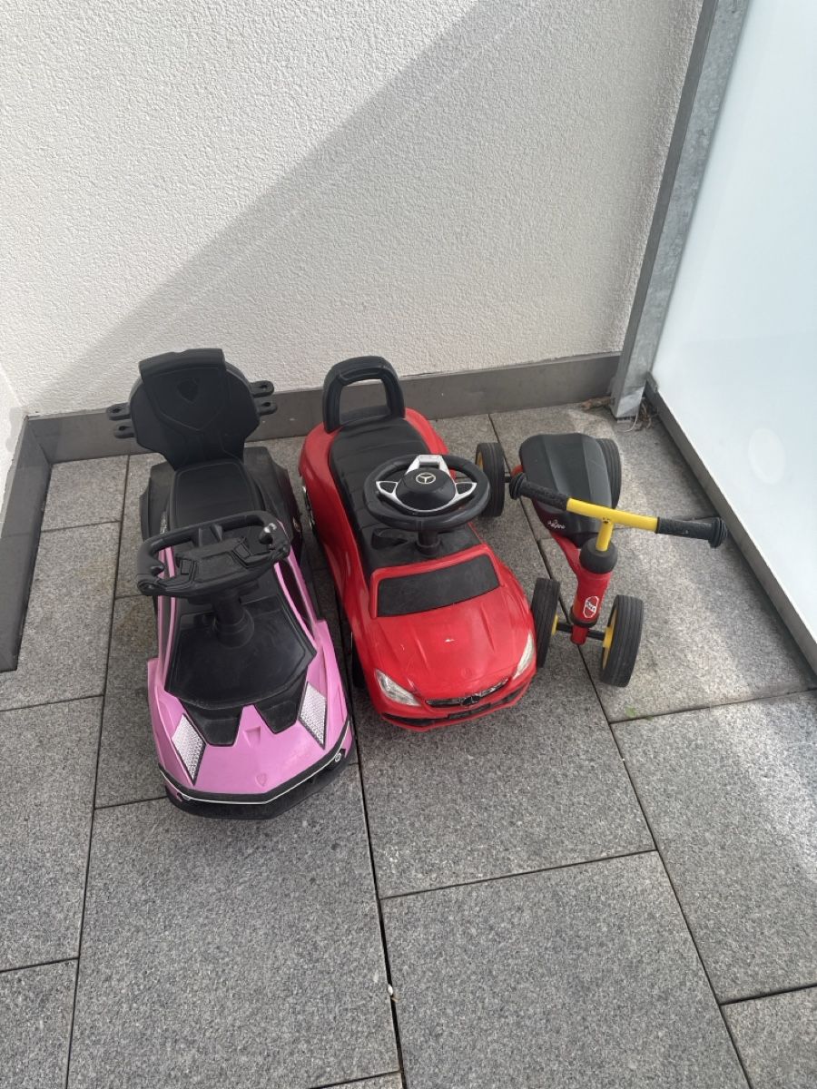 Fahrzeuge für Kinder: Gratis 2 Rutschautos, 1 Laufrad – Gebraucht aus Neuenhof von ero_fvx2