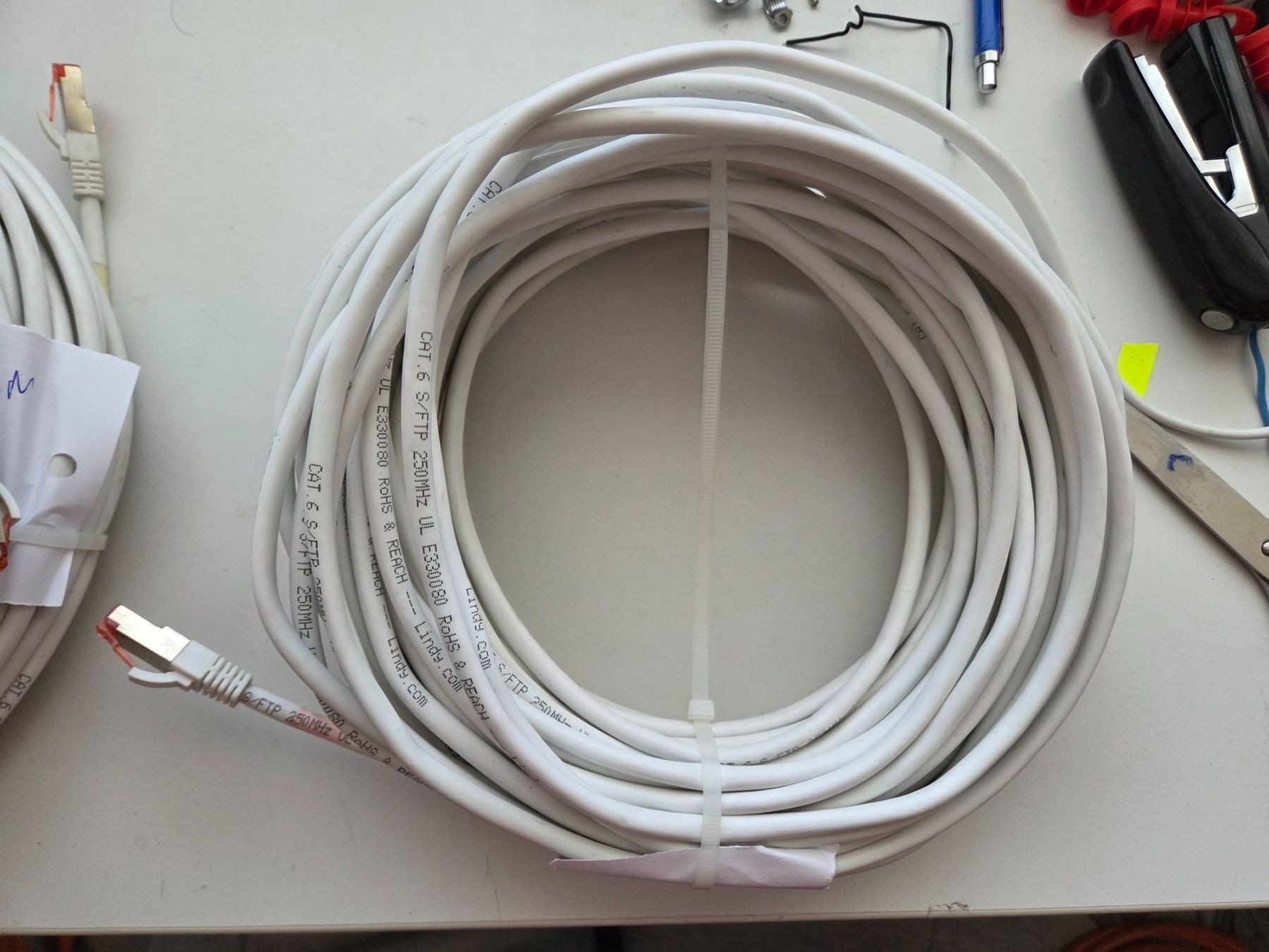 Cavi: Patchkabel Cat6 RJ45 UKV 20m Ethernetkabel Internetkabel – Usato da Zürich venduto da Alibaba1234 1