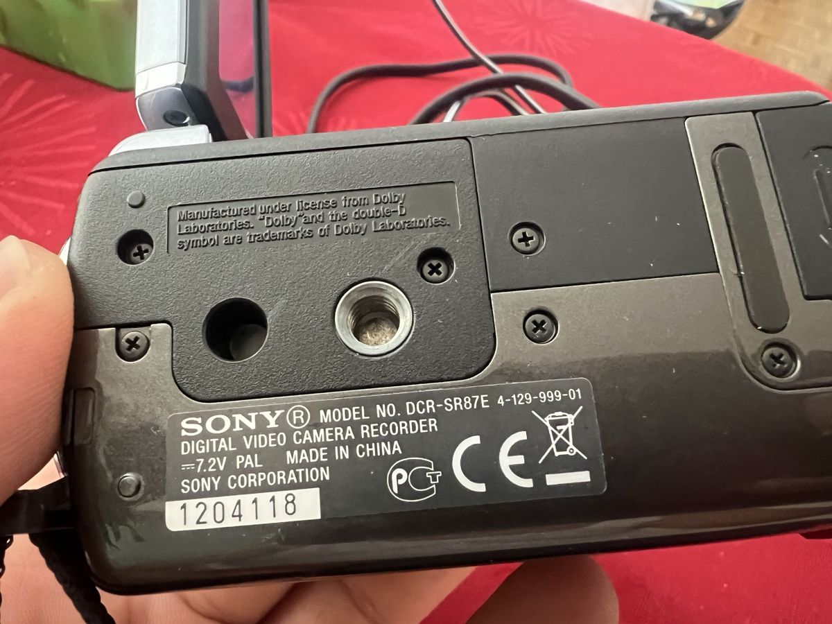 Sony Videocamere: Sony Handycam DCR-SR87 – Usato da Zürich venduto da jao_2bx7 2