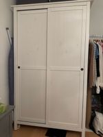 IKEA Kleiderschrank weiss Schiebetüren 2 Körbe 1 Stange