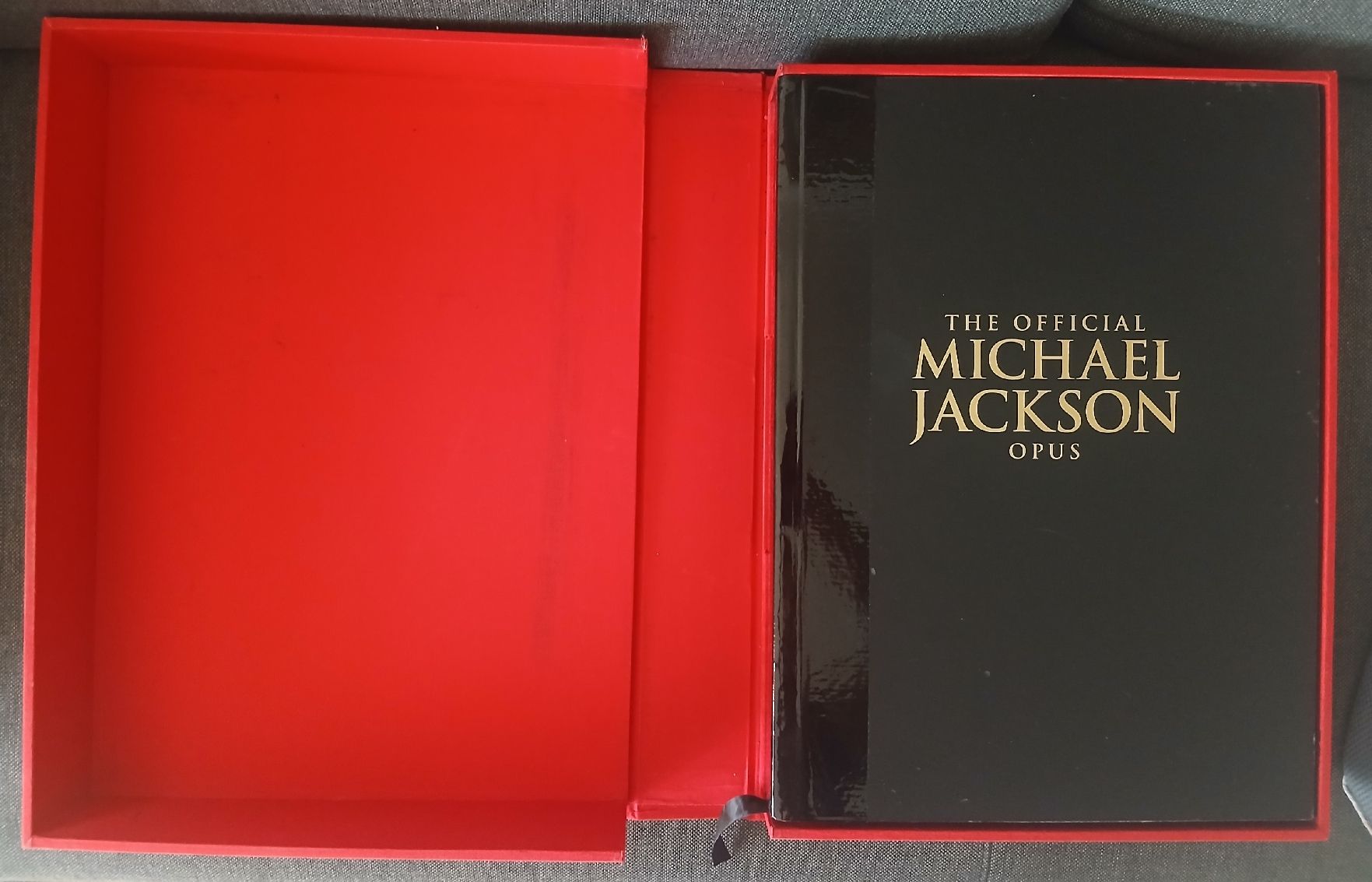 Libri: Michael Jackson Opus The Official Book Rare – Usato da Watt venduto da Tomaf