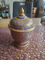Benjarong Deckel-Dose. Handmalerei. Thailand. Porzellan 