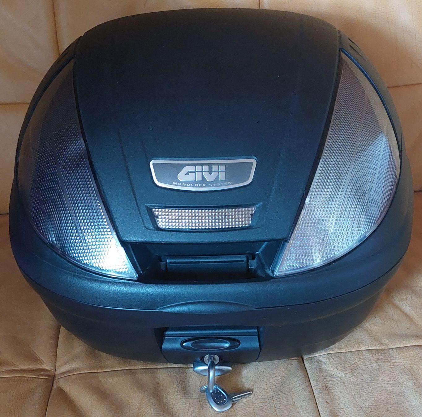 Givi Topcase: GIVI-BOX – Gebraucht aus NIDAU von arraialdajuda