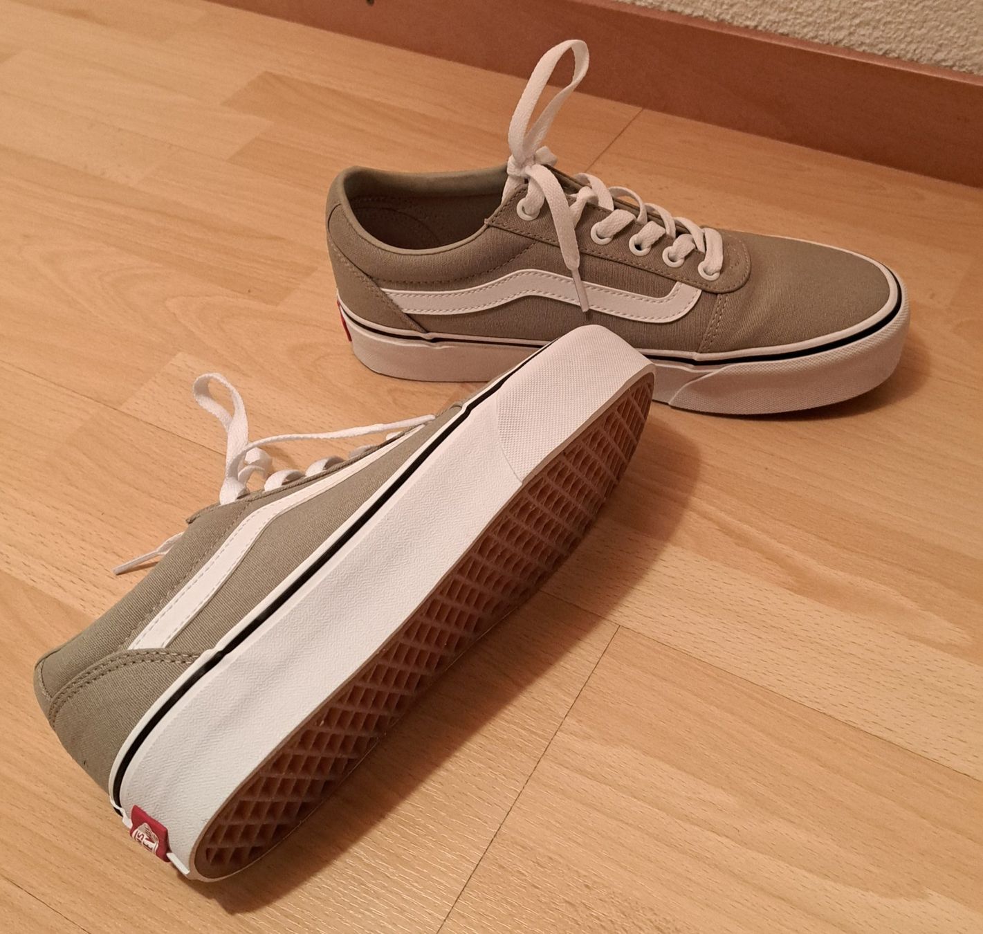 Scarpe da donna: VANS Ward Platform, Gr. 39, NEU-Originalverpackt! – Nuovo e nell'imballaggio originale da Giswil venduto da pet_755f 1