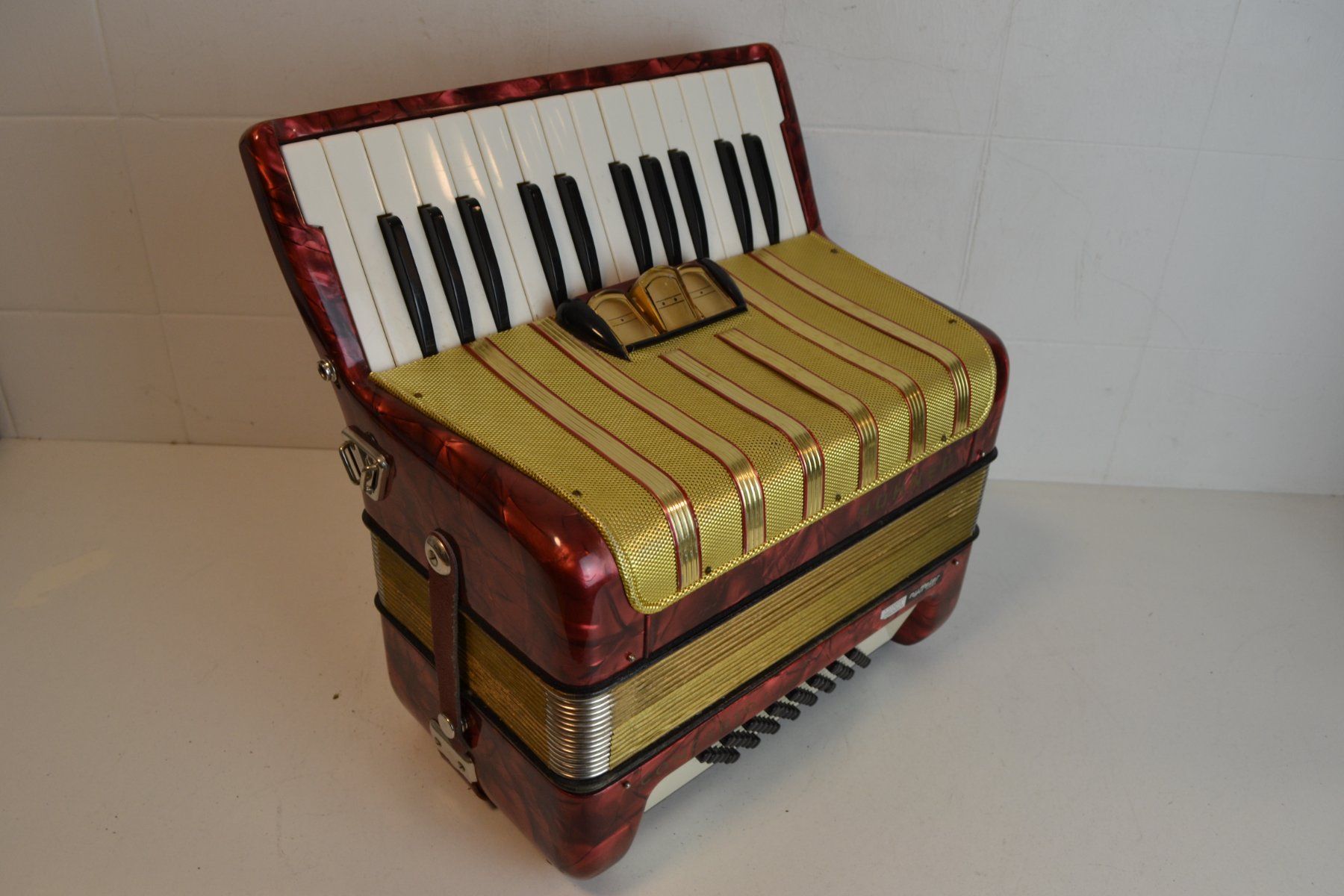Hohner Musikinstrumente: Akkordeon chromatisch Hohner Concerto I – Gebraucht aus Zürich von Brockito 1