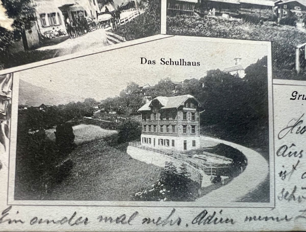 Cartoline postali: AK Maladers GR.1905  3 Bildrig mit Gasthaus Post ,Schulhaus. – Usato da Muotathal venduto da OttoK01 3