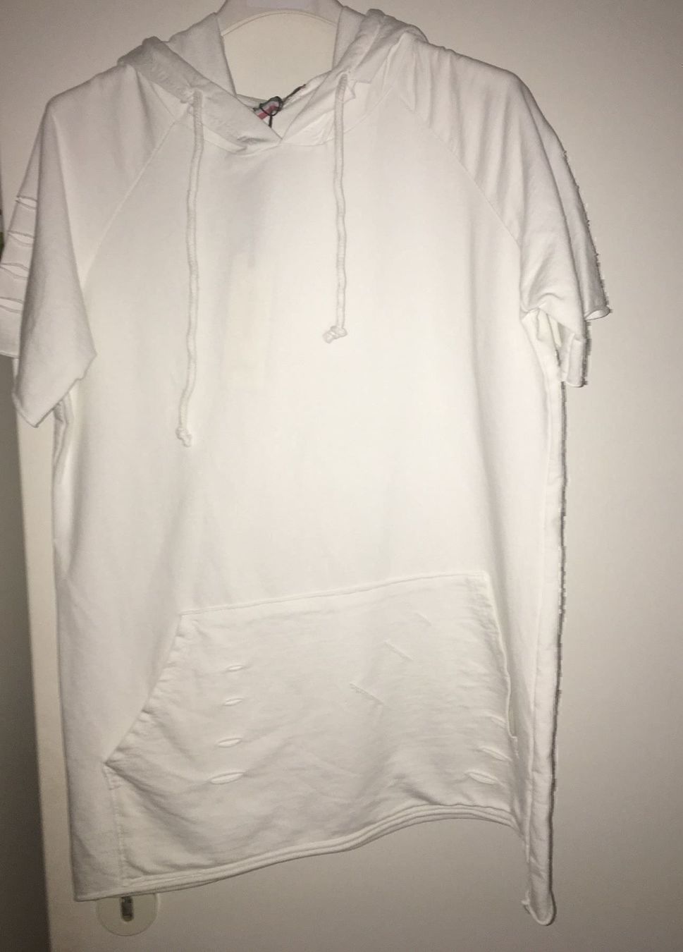 T-Shirts: T-shirt blanc à capuche trou – Neu und originalverpackt aus Petit-Lancy von mina222