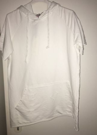 T-shirt blanc à capuche trou