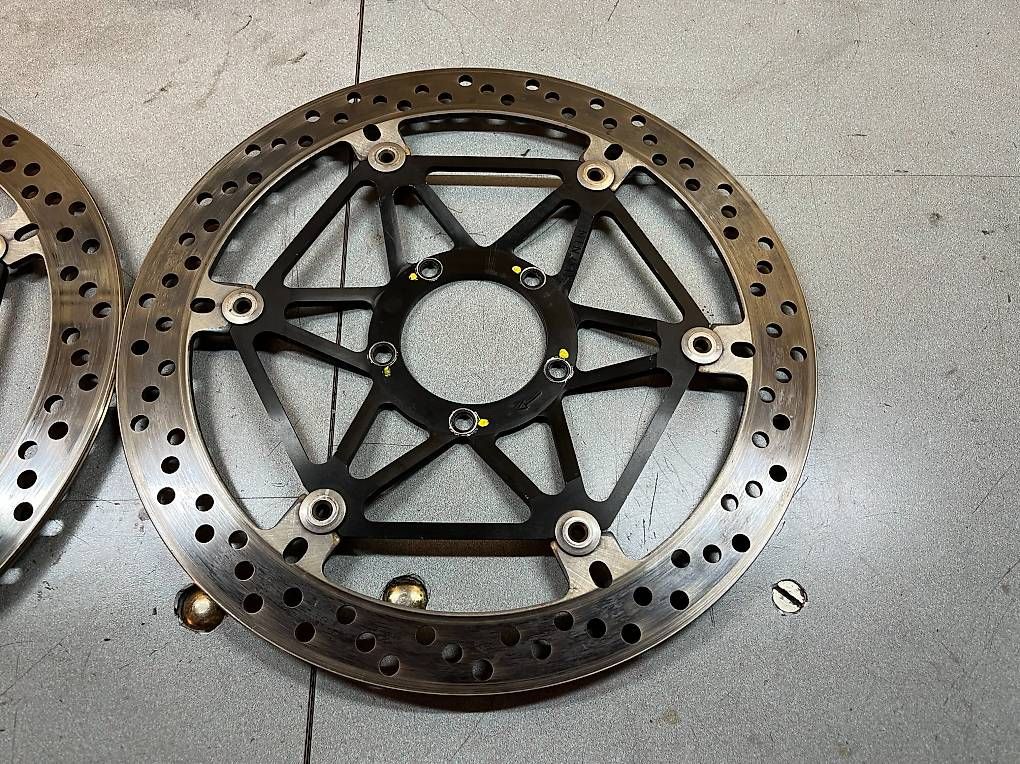 Tutti pezzi di ricambio auto: Brembo Bremsscheiben Panigale – Usato da Rufi venduto da GrizzlyundPocahontas 1