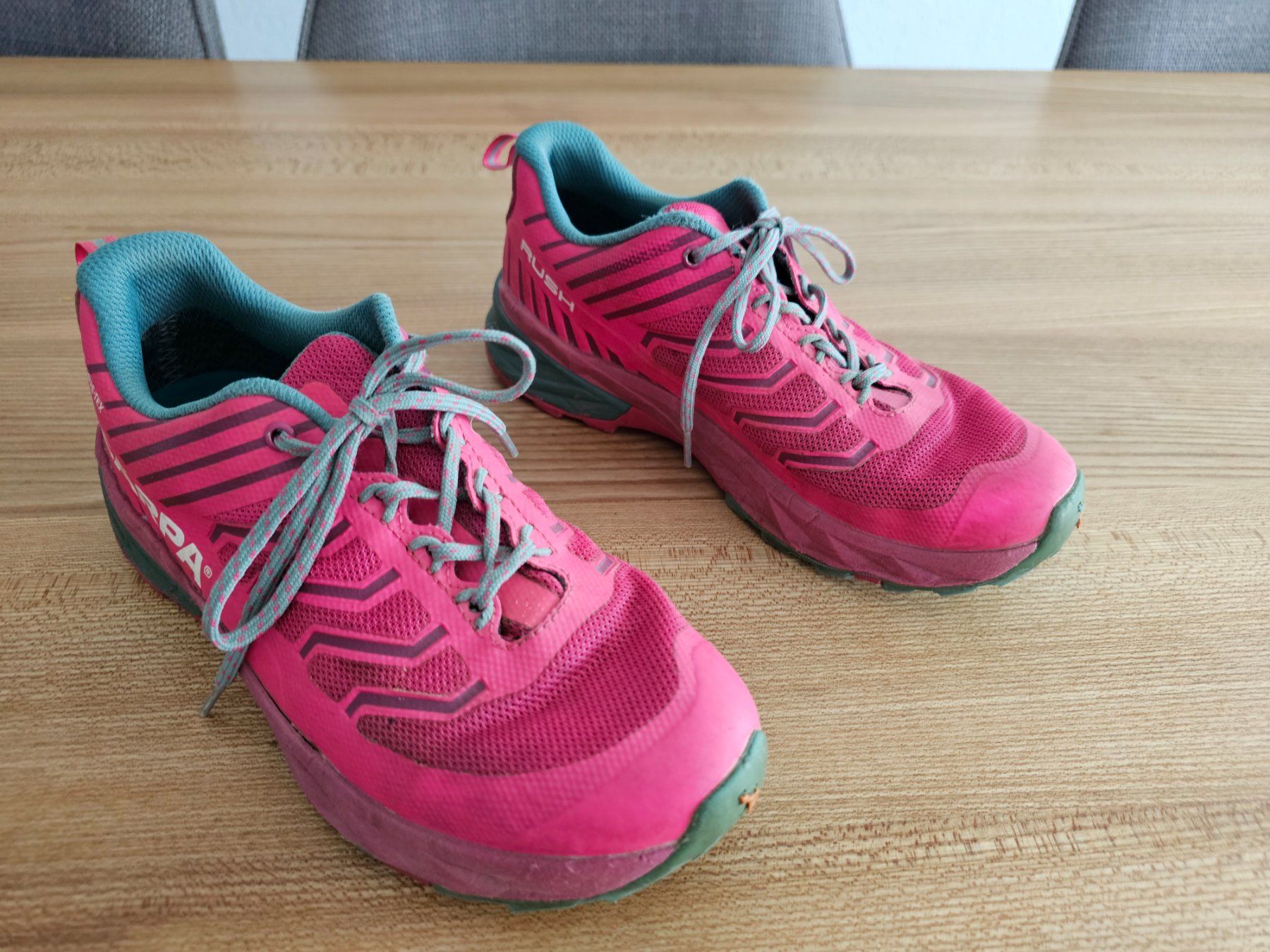 Scarpa Chaussures filles: Coole Scarpa Gore Tex Trekkingschuhe, Gr. 37 – D'occasion à Nottwil par colina08