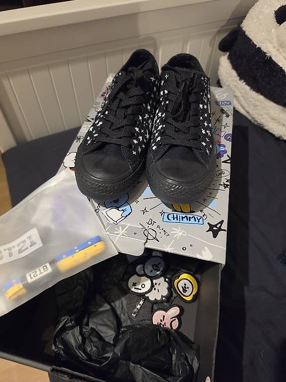 Converse Damenschuhe: BTS BT21 Converse Schuhe Grösse 37.5 – Gebraucht aus Rüthi (Rheintal) von csc_9ybq 2