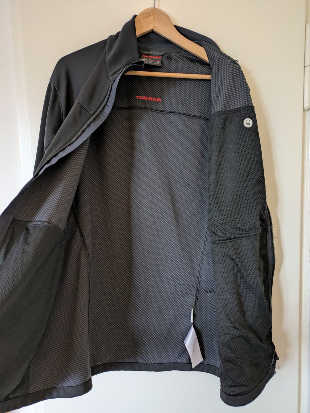 Mammut Giacche: Leichte Mammut Softshelljacke, Grösse XXL, schwarz – Usato da Zürich venduto da otonm 1