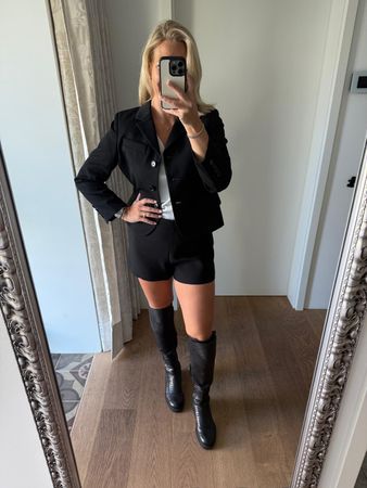 Valentino Shorts Schwarz, Gr. IT 42 (EU 38), top Zustand!