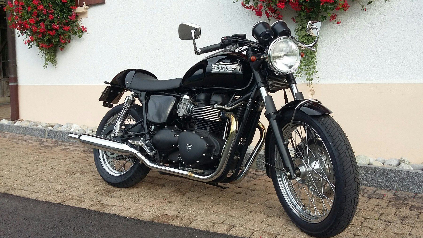 Triumph Strada: Triumpf Bonneville 900 – Usato da Tavannes venduto da valda 1