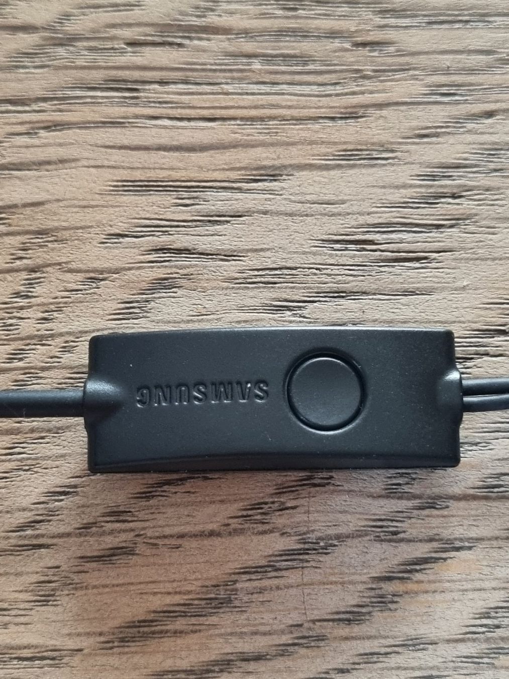 Samsung Cuffie: Écouteurs Samsung noir avec commande filaire et prise jac... – Usato da Lavey-les-Bains venduto da Etre-Ange 1