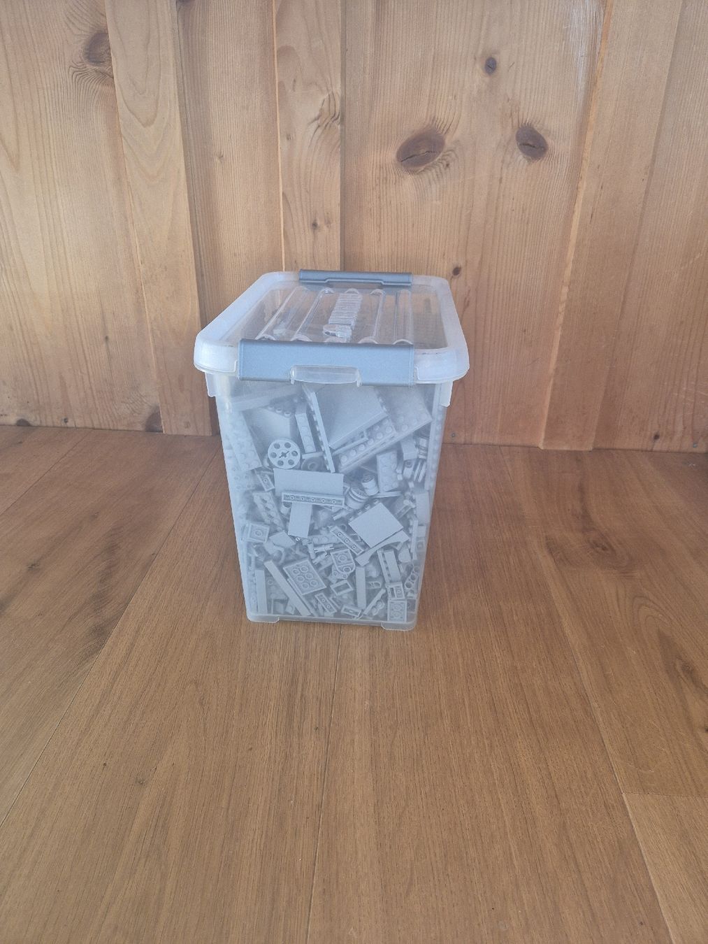 Lego Kit di costruzioni: 3 Kilo Legosteine - Hellgraue Teile, 3.1kg, mit Box. – Nuovo (secondo la descrizione) da Brüttelen venduto da thomas-graf 4
