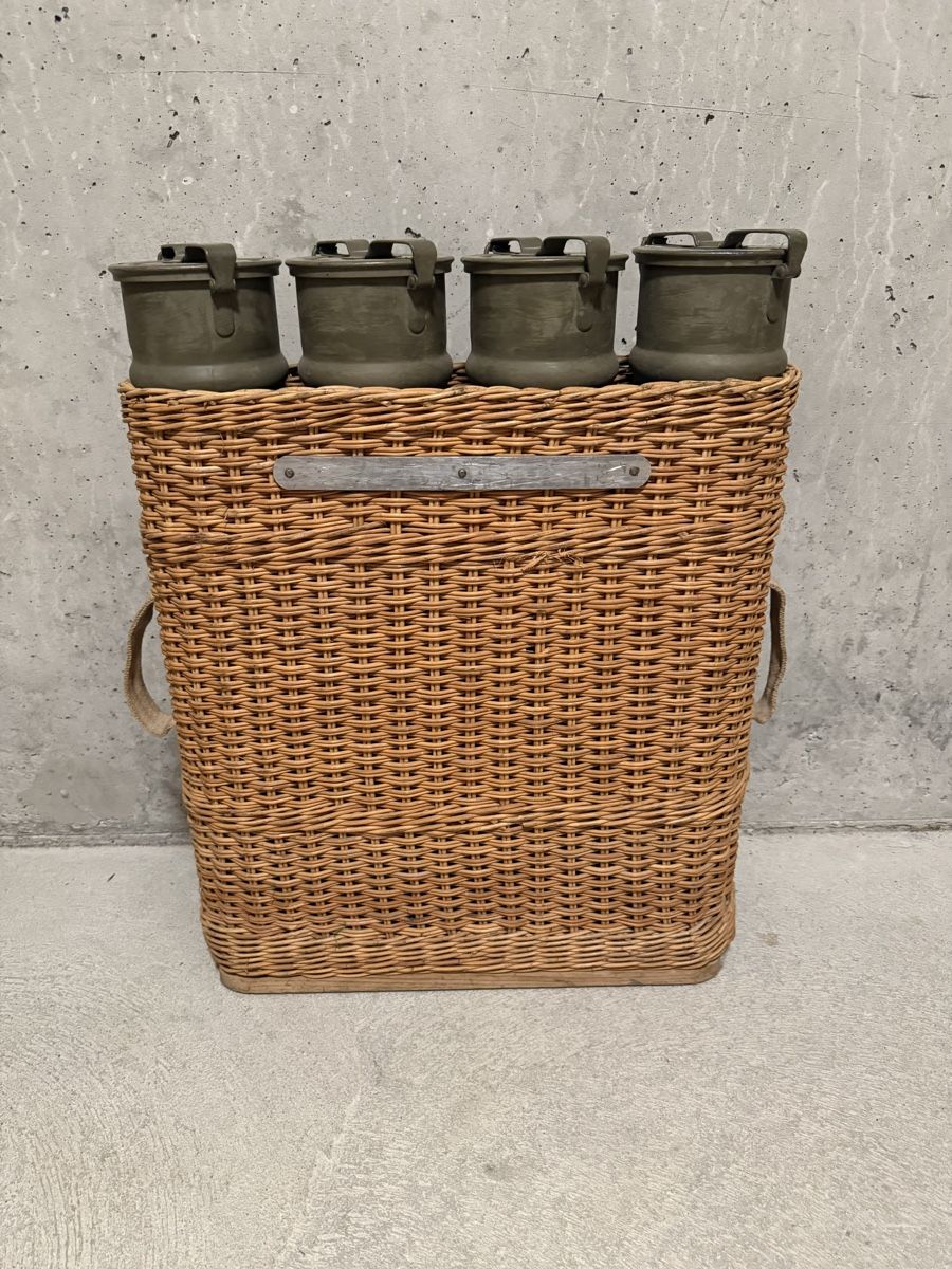 Attrezzatura & Pezzi di ricambio: Vintage Armeekorb Munitionsbehälter, Schweizer Armee Top! – Usato da Bern venduto da Spomme