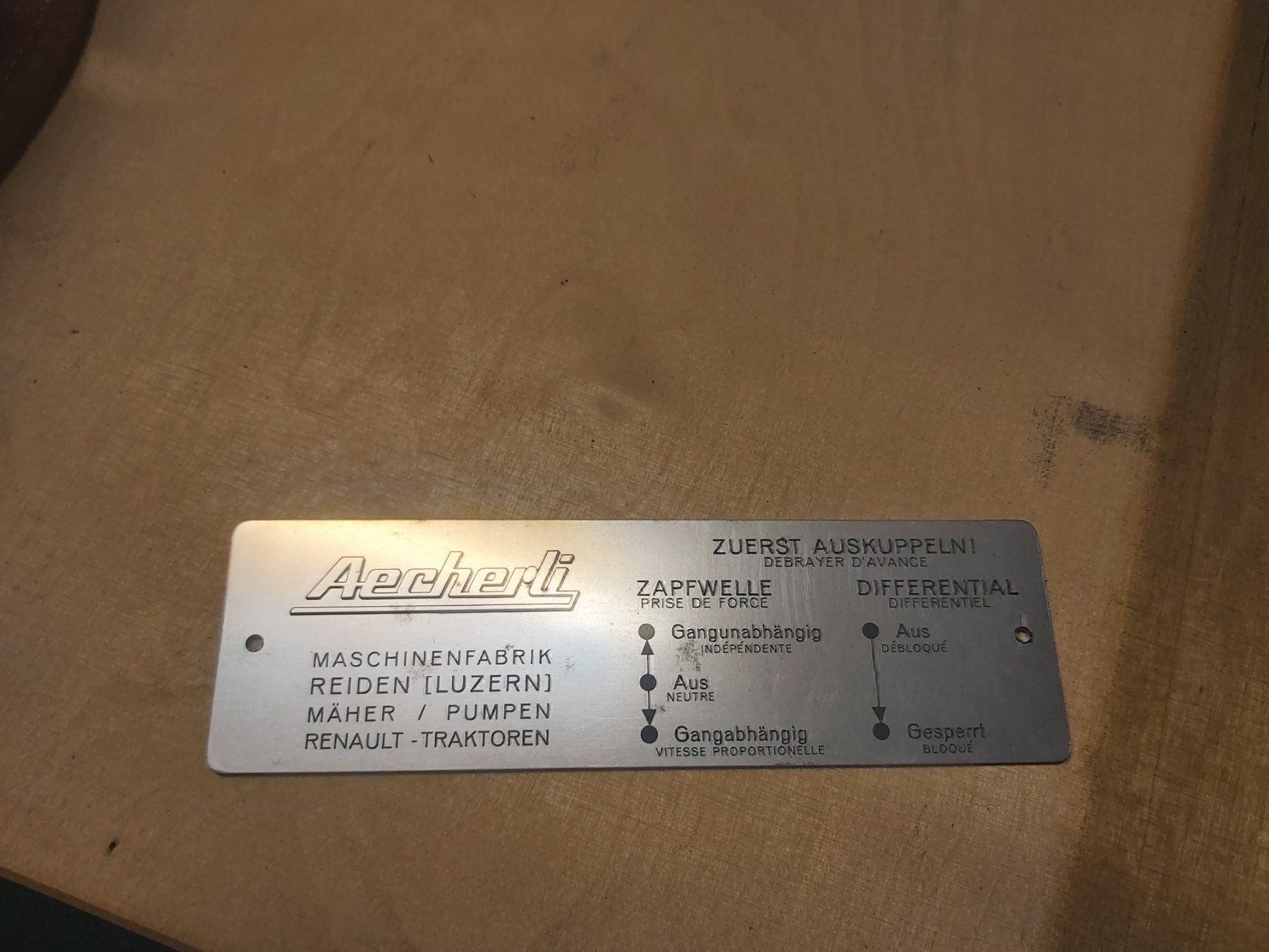 Schilder: Hinweisschild Aecherli MA 250 – Neu (gemäss Beschreibung) aus Riedtwil von Scania94D- 1
