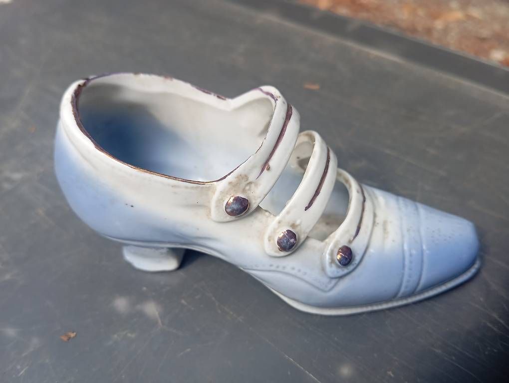 Statuette: Porzellan Schuh – Usato da Basel venduto da Petergunn 1