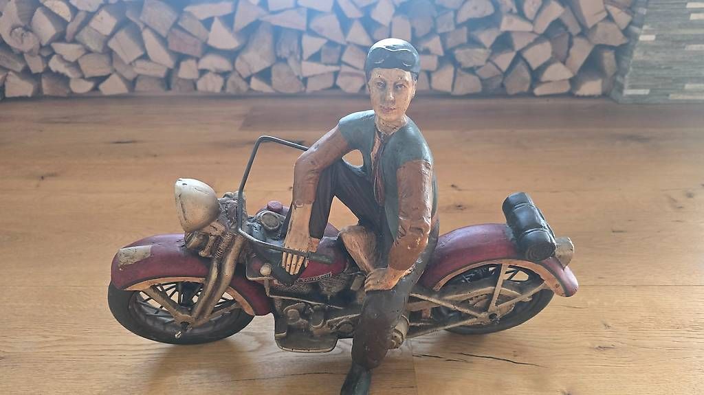 Modellbausätze & Standmodelle: Harley-Davidson Retro Figur auf Motorrad – Gebraucht aus Leimbach AG von Vogelspinne 2