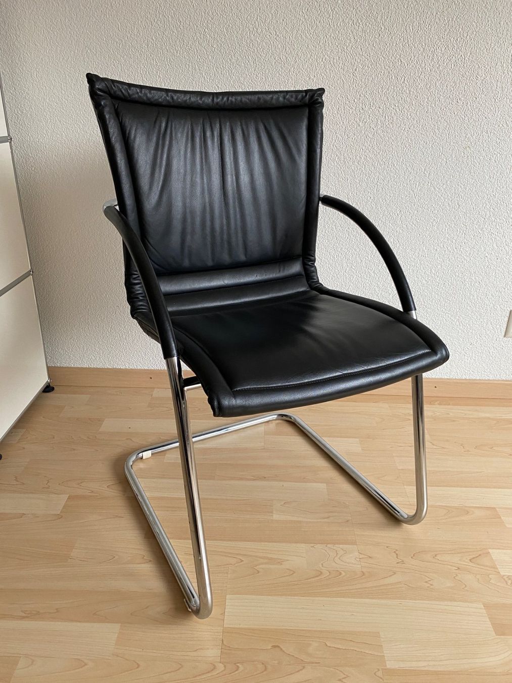 Sedie: Echtleder Freischwingerstühle 3 Stk. – Usato da Laupersdorf venduto da Borer_Liquidationen