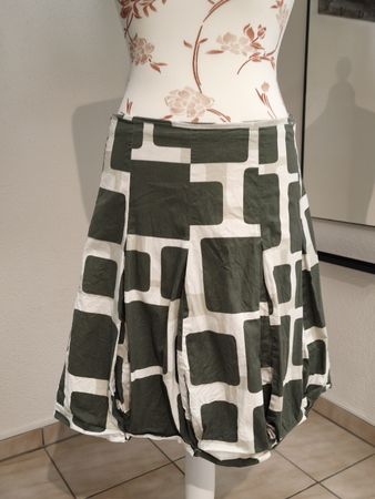 Sommerrock H&M Grösse 42 (M) mit modernem Muster!