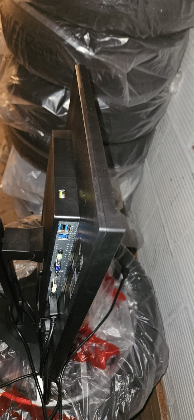 Philips Monitor: IT-Paket: 11 Philips-Monitore mit Kamera, Dockingstationen, – Usato da Subingen venduto da Supernova 9