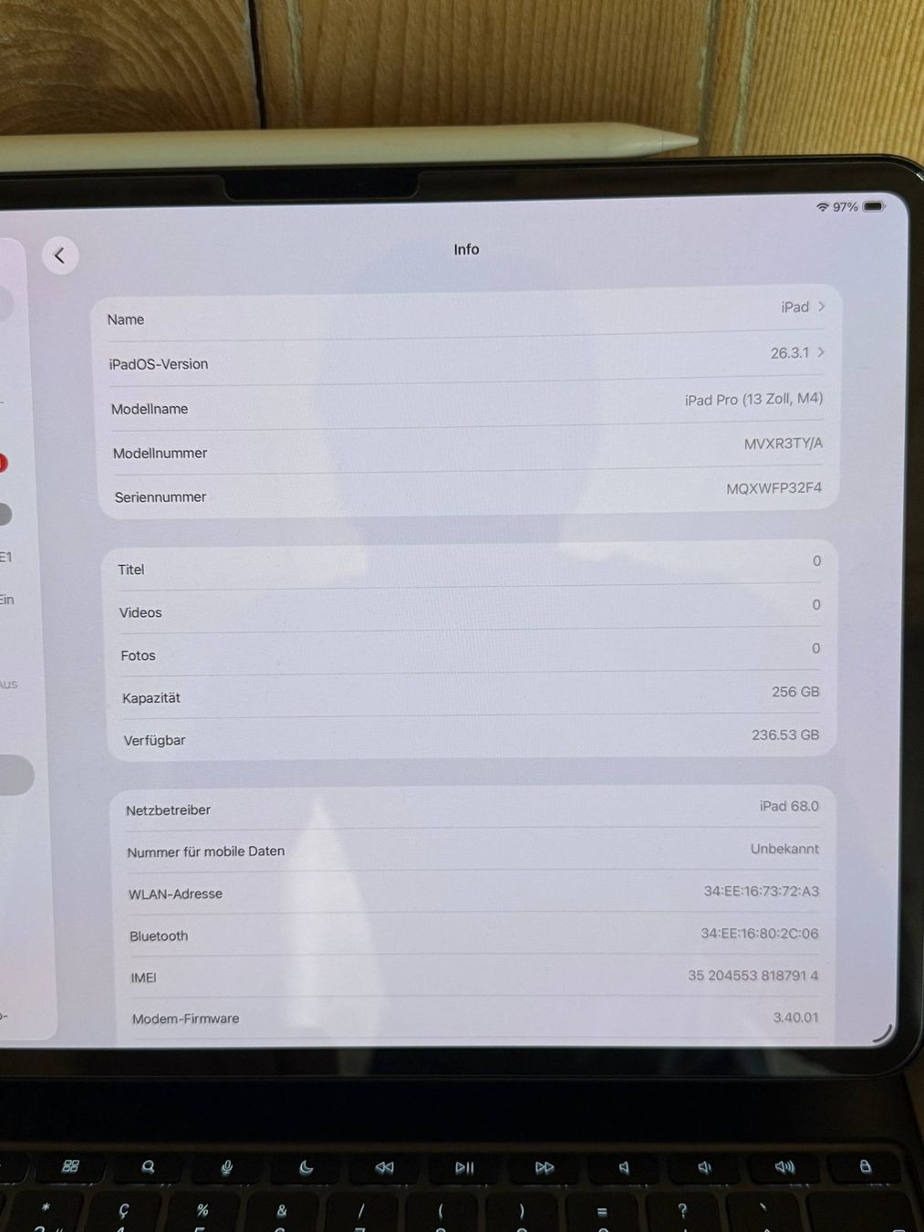 Apple Tablet PC: Apple iPad Pro M4 13" 256GB Cellular + Magic Keyboard +Stift – Usato da Naters venduto da Wahres 1