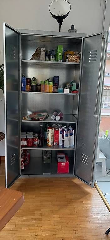 Armadi: Meuble métallique – Usato da Lausanne venduto da edo_27rh 1